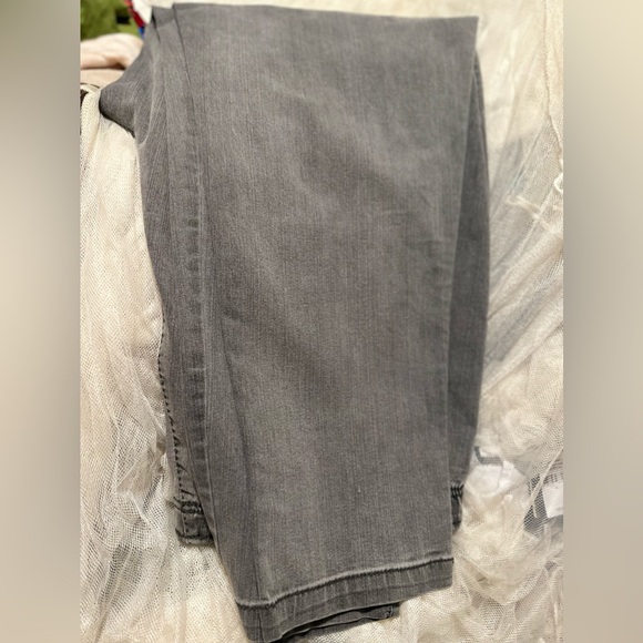 Avenue Woman’s plus Size Grey slacks . - Picture 2 of 4